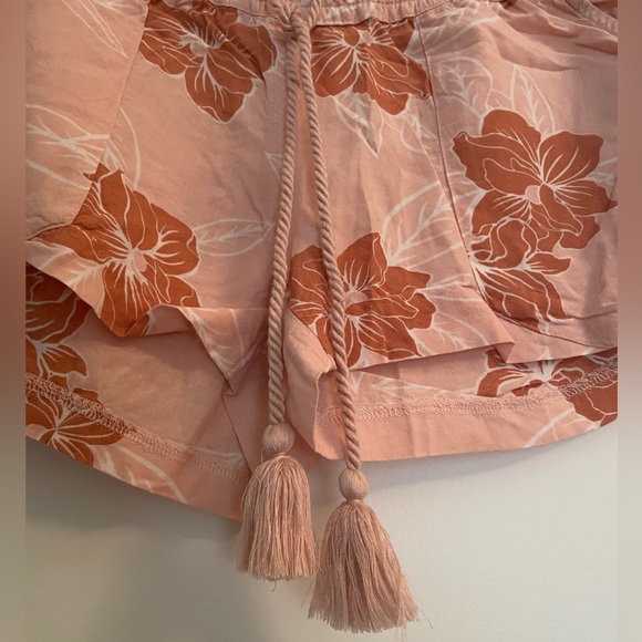 Pink floral Roxy Oceanside women’s shorts, size medium - Picture 3 of 4